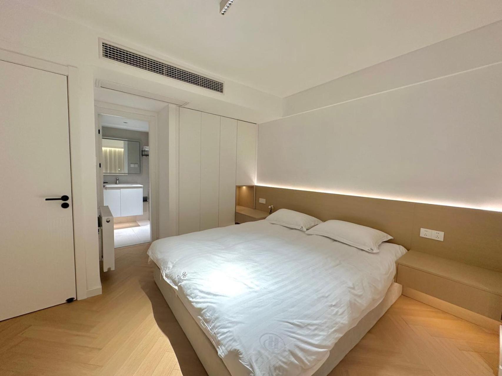 Zhome Parkville-three Bedrooms With View-near Xin Tian Di Apartment Shanghai